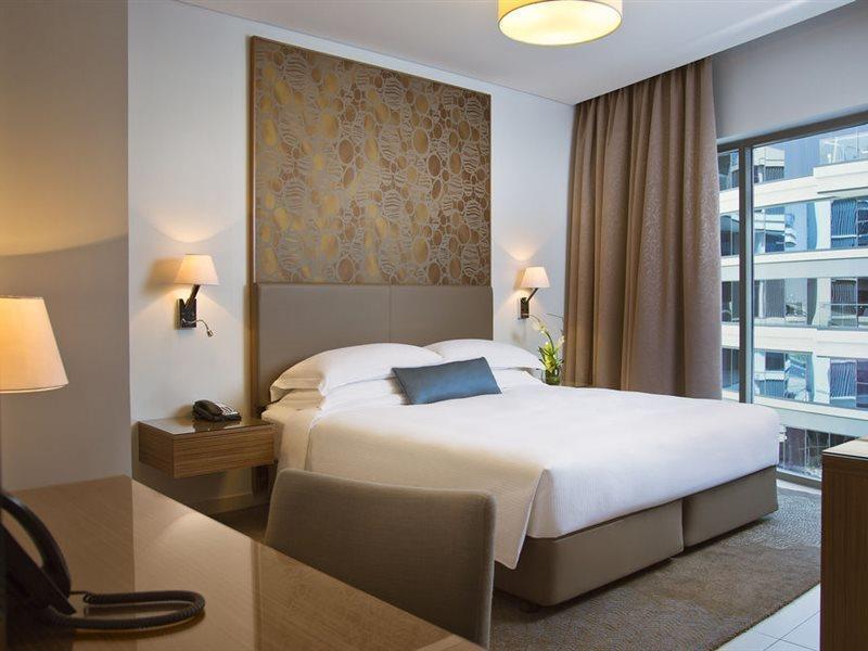 Majestic Arjaan By Rotana - Manama Aparthotel Exterior foto A bedroom at the hotel